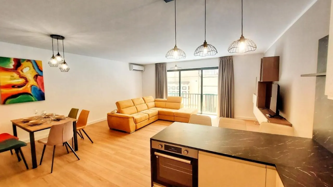 Central 3 Bedrooms Apartment Sliema