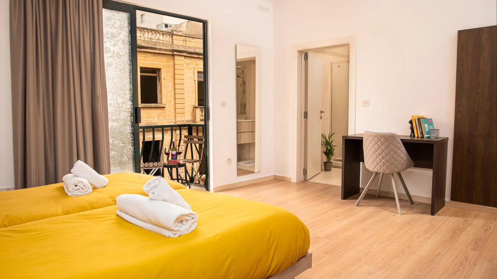 Central 3 Bedrooms Apartment Sliema