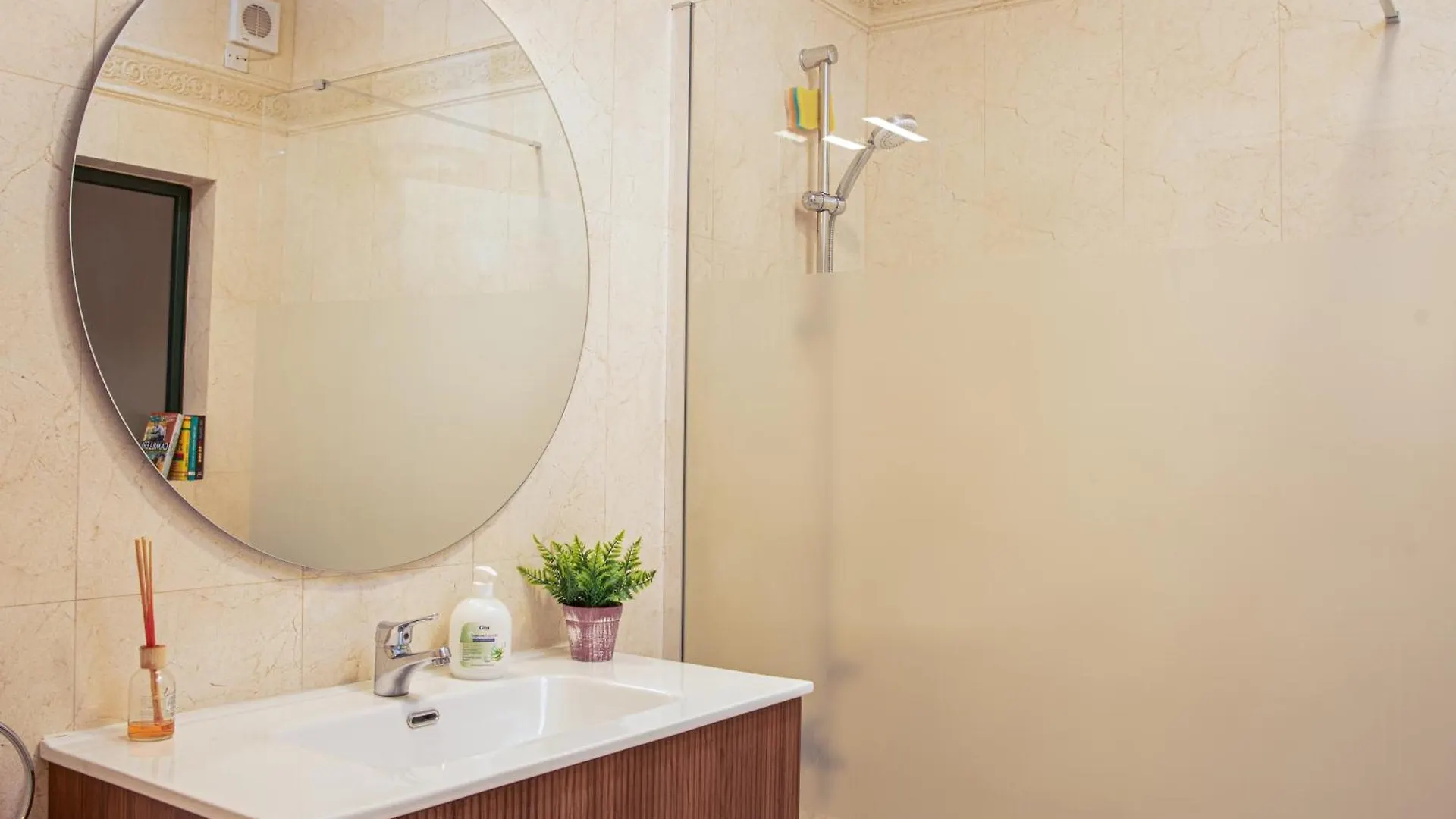 Central 3 Bedrooms Apartment Sliema 0*,  Malta